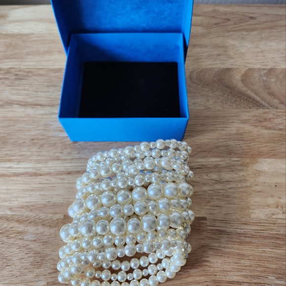 Multi-strand Pearl Stretch Bracelet - Picture 2 of 4